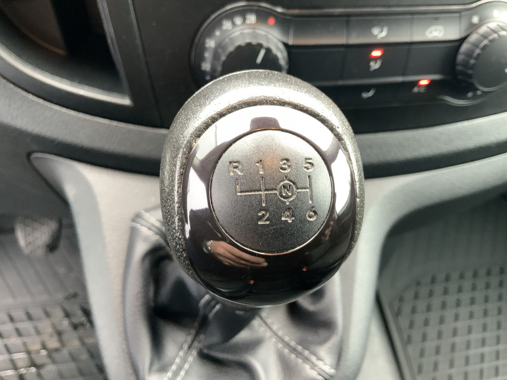 41052979-10.jpg