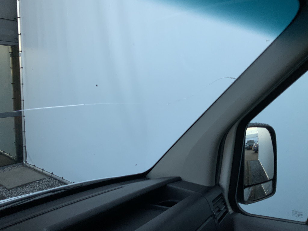 41473256-6.jpg