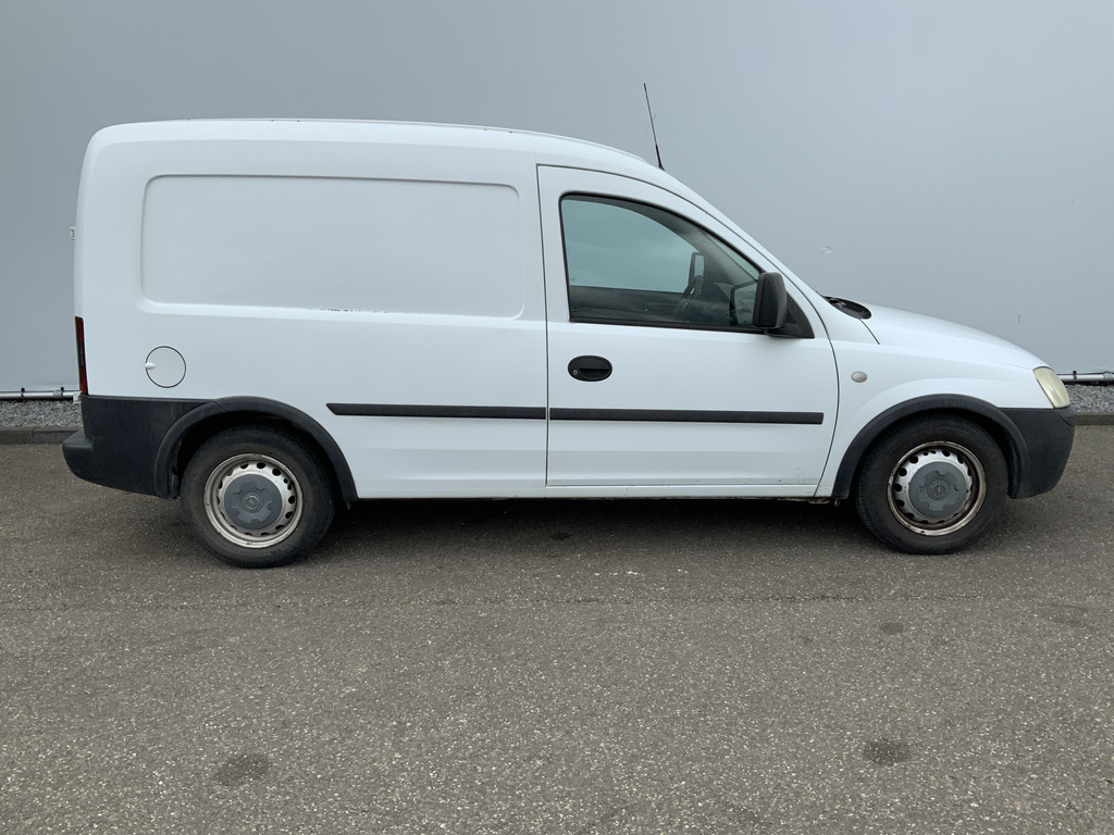 44320789-5.jpg
