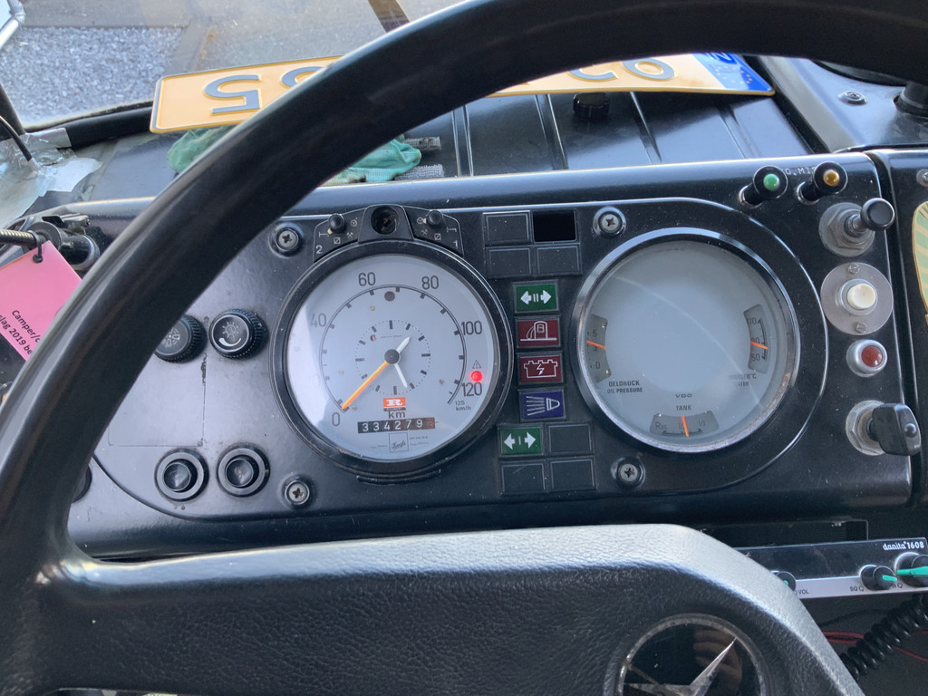 44713774-11.jpg