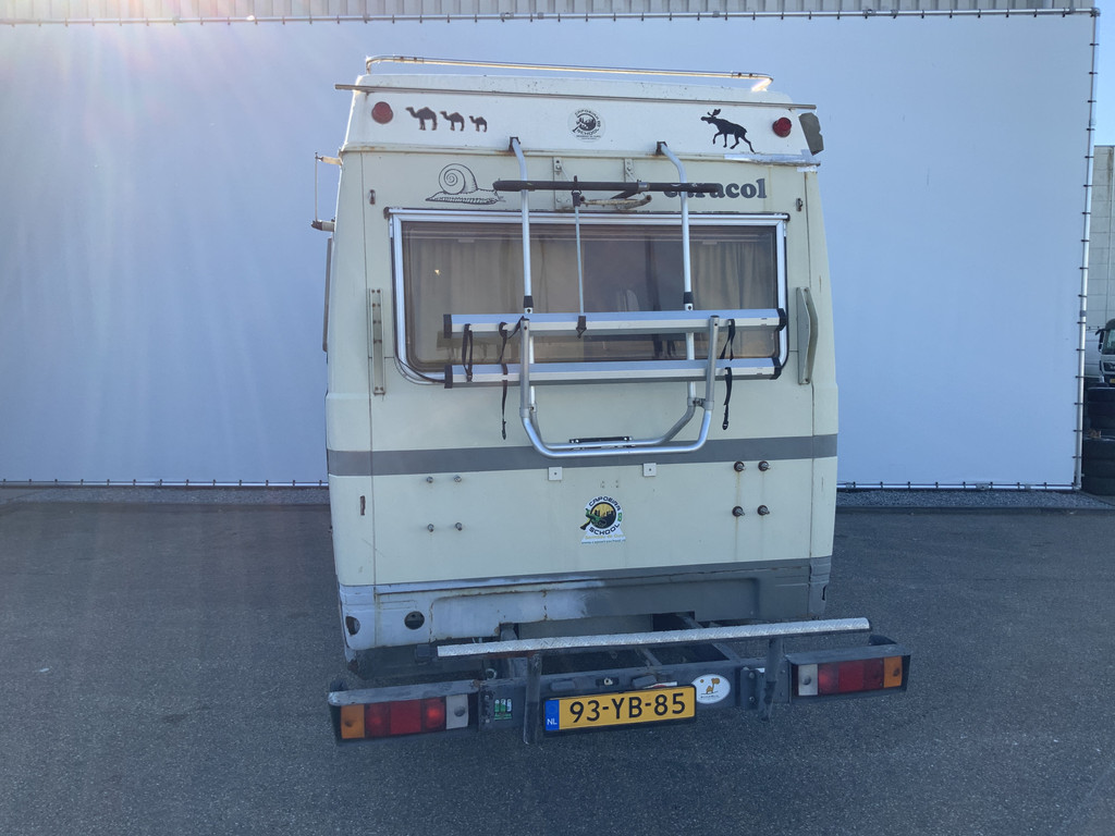 44713774-2.jpg