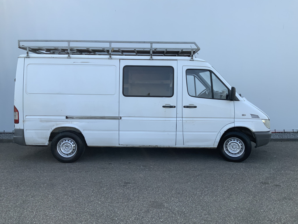 46846348-6.jpg