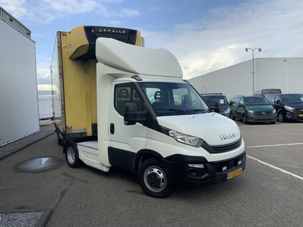 47093042-2.jpg