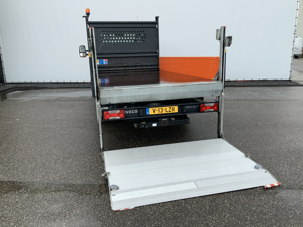 47131630-3.jpg