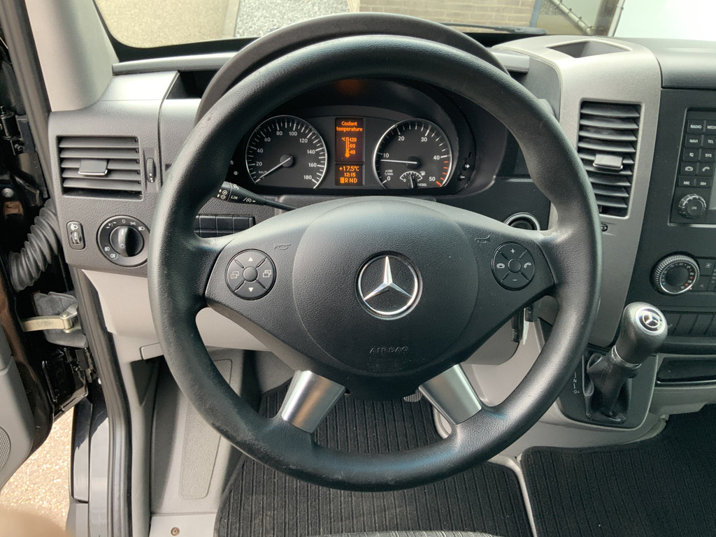 47322089-8.jpg