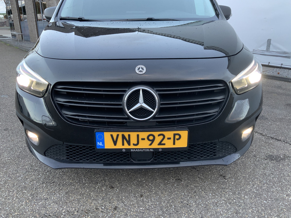 48688118-17.jpg