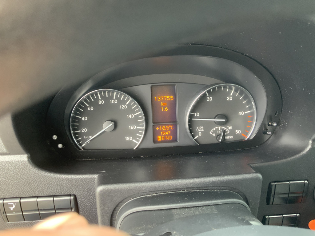48690852-4.jpg