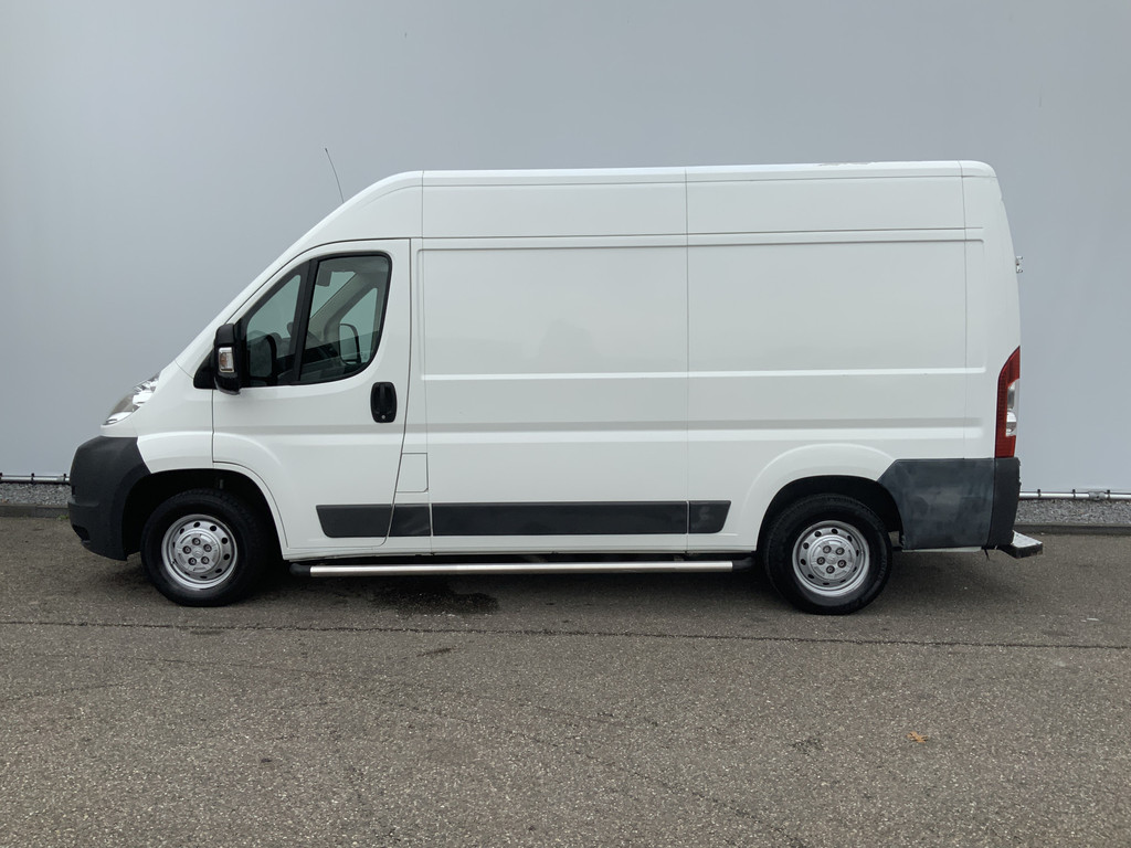 48690923-2.jpg