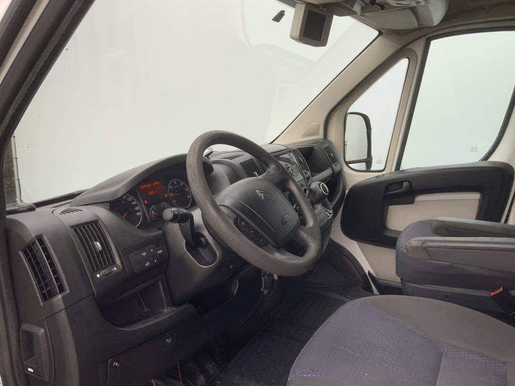48690923-4.jpg