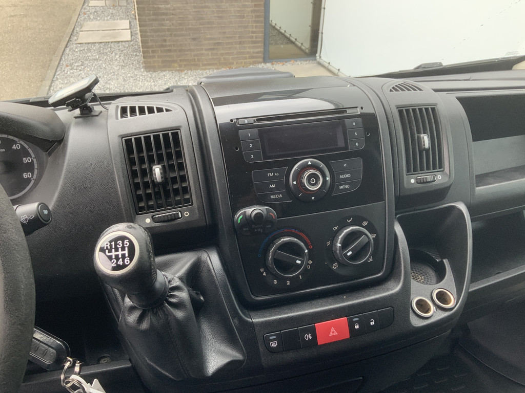 48690923-8.jpg