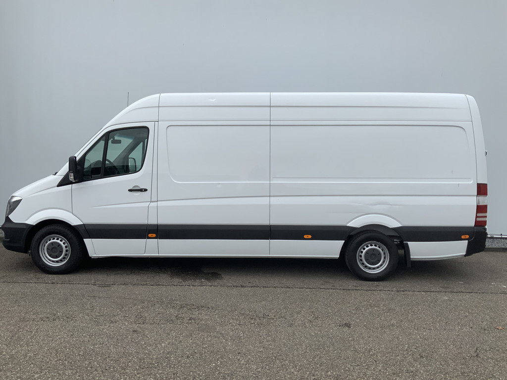 48690949-2.jpg