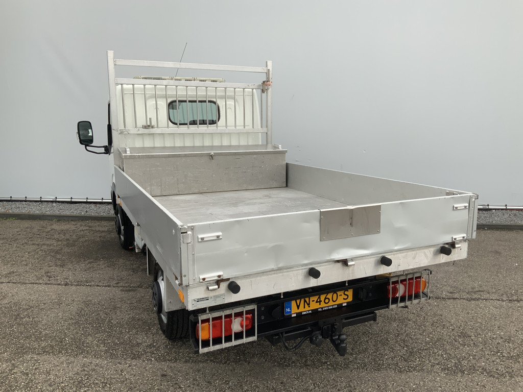 48690988-5.jpg