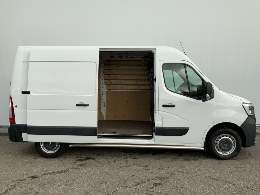 48691118-12.jpg