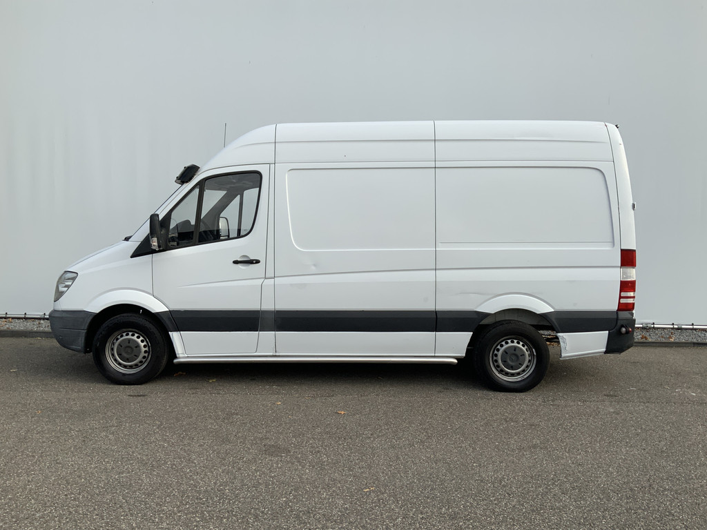 48692681-2.jpg
