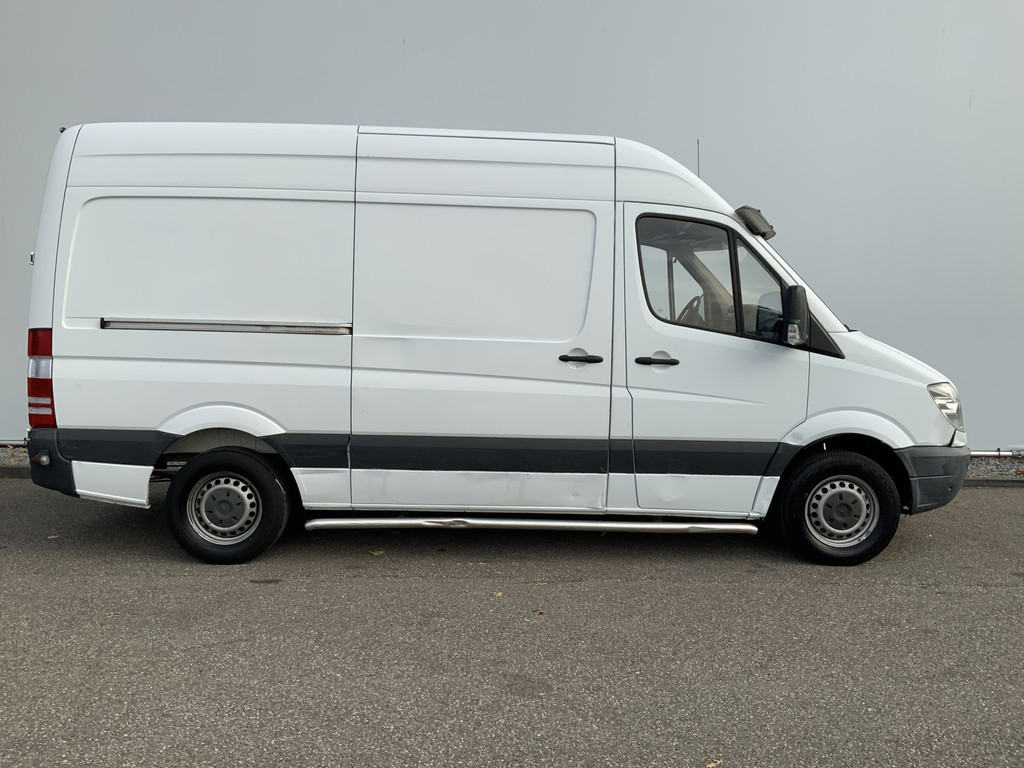 48692681-7.jpg