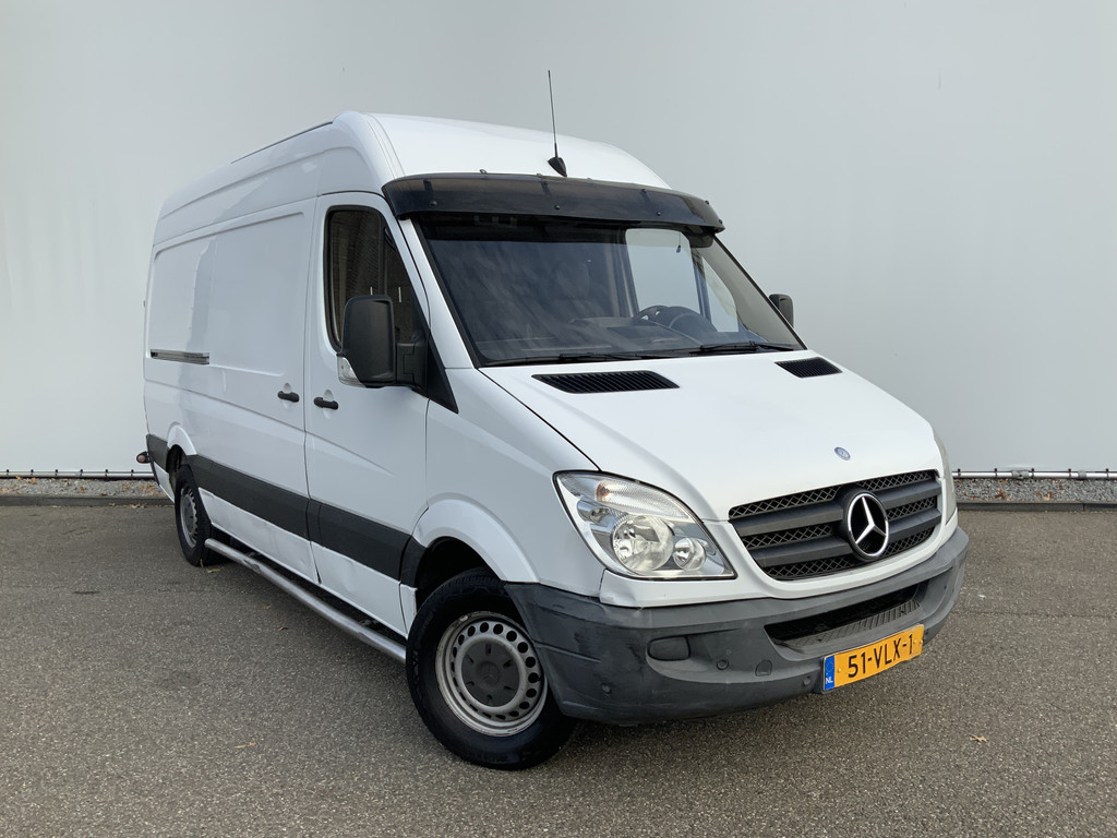 48692681-8.jpg