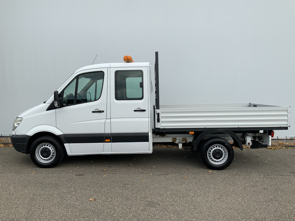 48692778-2.jpg
