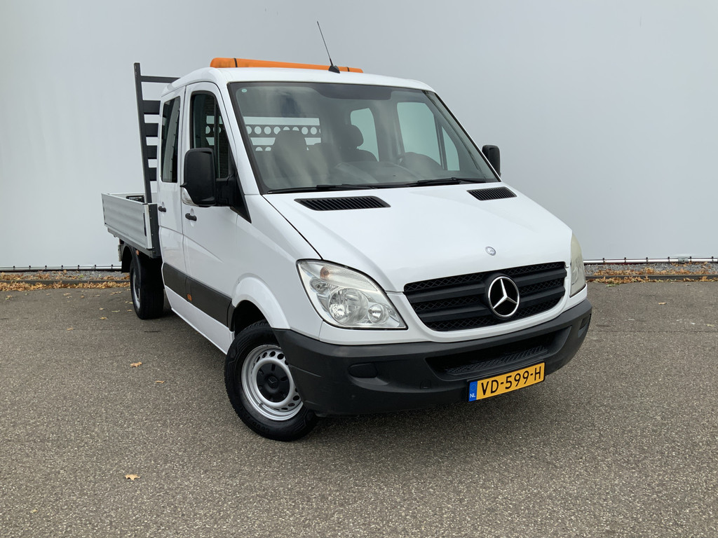 48692778-7.jpg