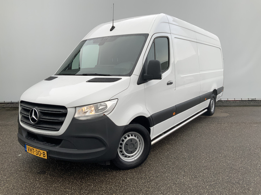 52185932