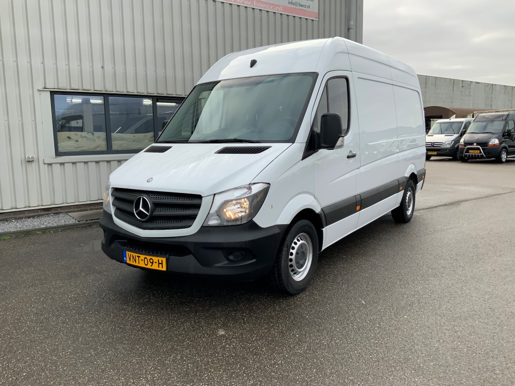 29475348
